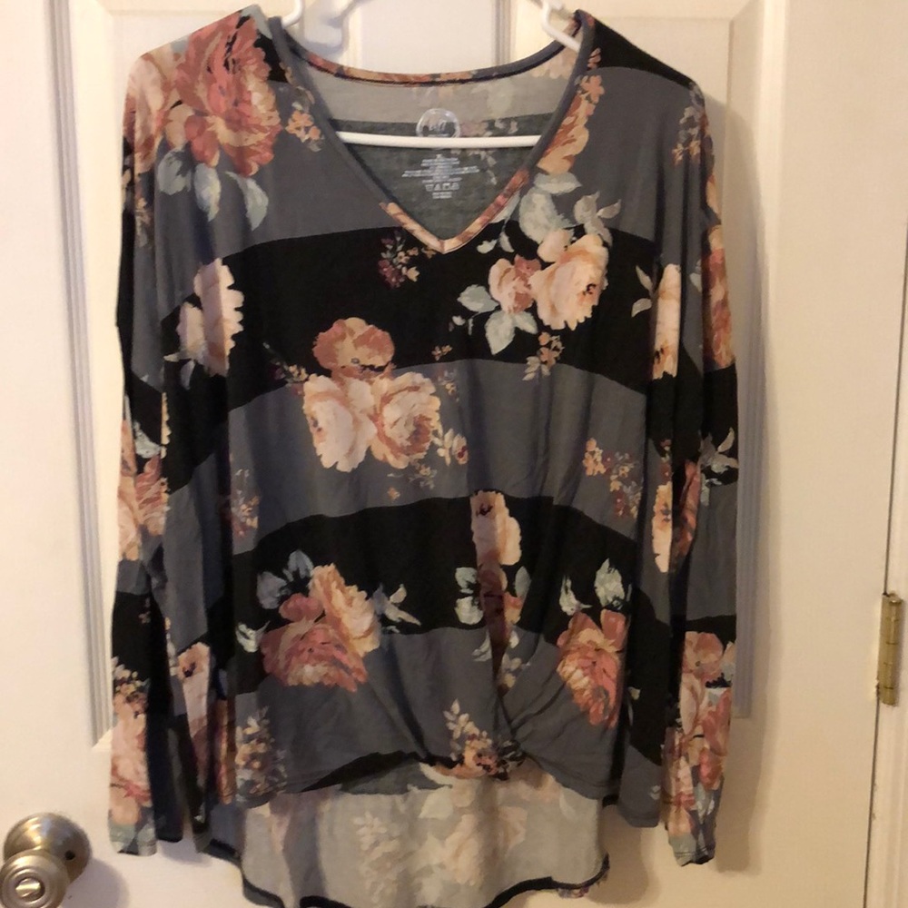 Long sleeve bulk gray floral shirt